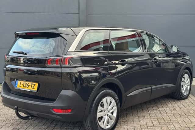 Peugeot 5008 (2021) thumbnail 3