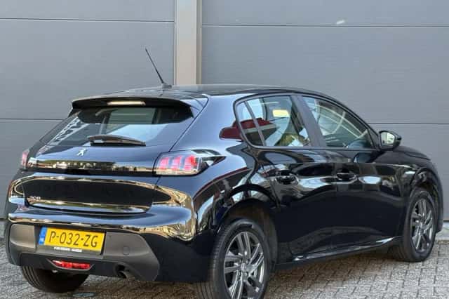 Peugeot 208 (2022) thumbnail 3
