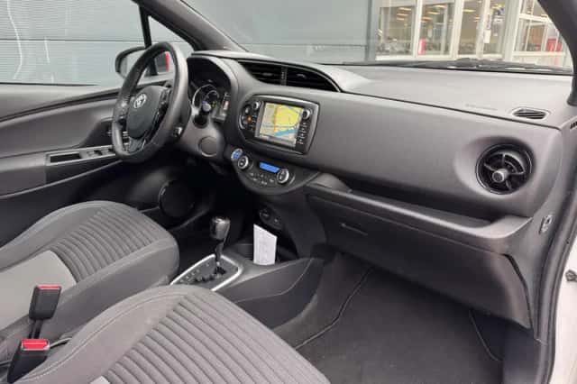 Toyota Yaris (2017) thumbnail 4