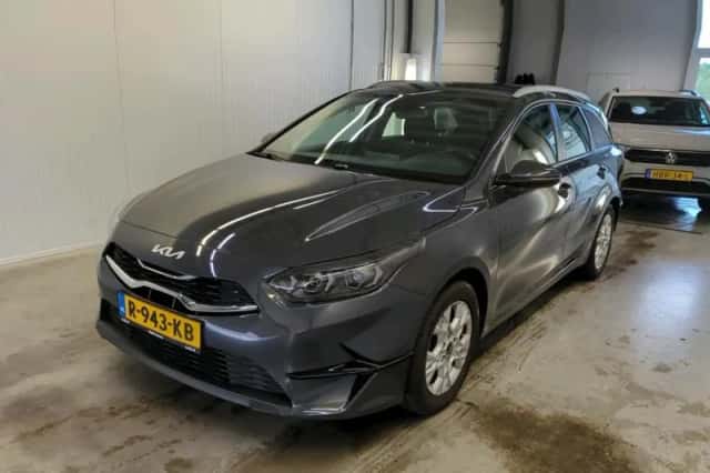 Kia Ceed Sportswagon (2022) thumbnail 1