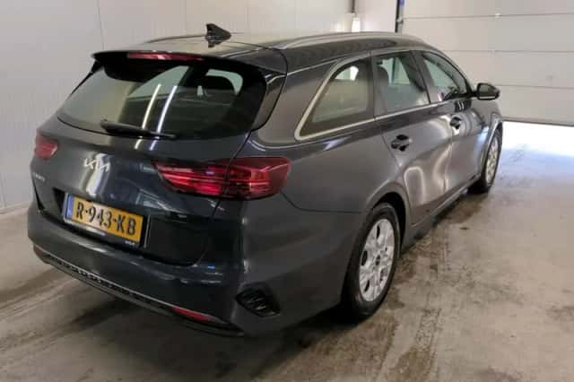 Kia Ceed Sportswagon (2022) thumbnail 3