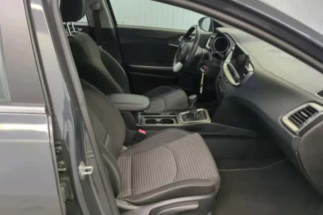 Kia Ceed Sportswagon (2022) thumbnail 4
