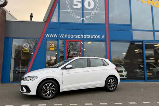 Volkswagen Polo (2022) thumbnail 2