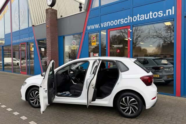 Volkswagen Polo (2022) thumbnail 5