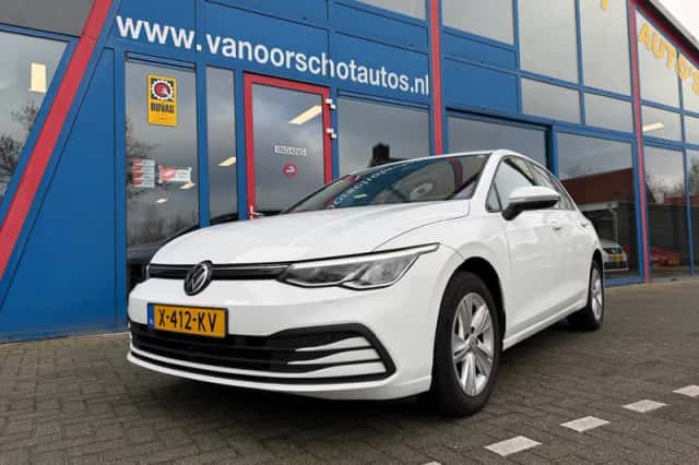 Volkswagen Golf (2023) thumbnail 1