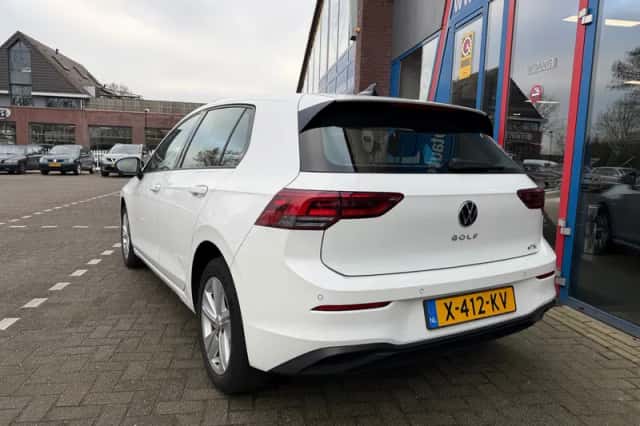 Volkswagen Golf (2023) thumbnail 4