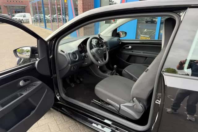 Volkswagen Up! (2020) thumbnail 6