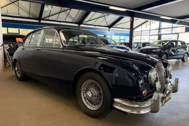 Jaguar MK II (1963) thumbnail 5