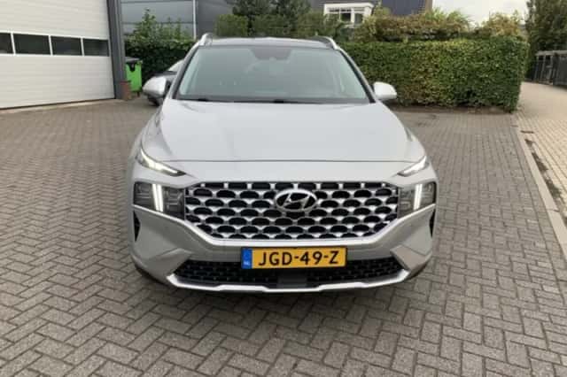Hyundai Santa Fe (2022) thumbnail 1