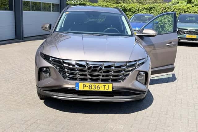 Hyundai Tucson (2022) thumbnail 2