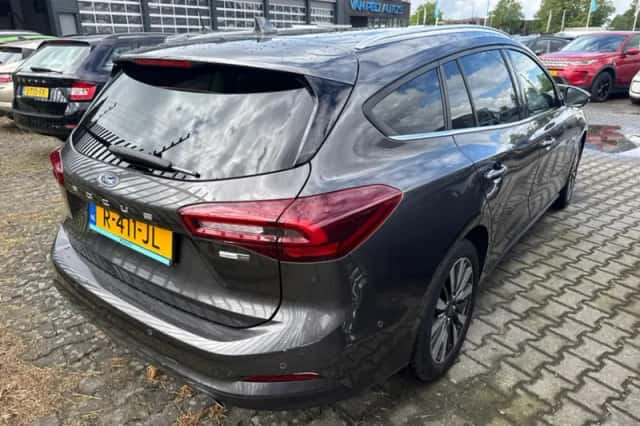 Ford Focus (2022) thumbnail 2