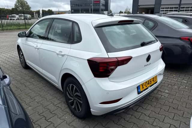 Volkswagen Polo (2023) thumbnail 2