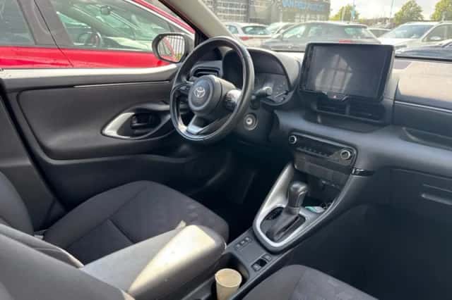Toyota Yaris (2024) thumbnail 3