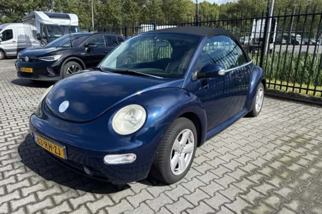 Volkswagen New Beetle (2005) thumbnail 1