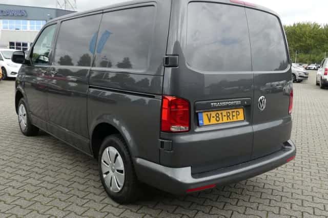 Volkswagen Transporter (2023) thumbnail 5