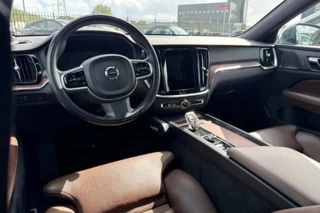 Volvo V60 (2021) thumbnail 3
