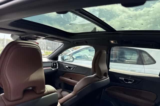 Volvo V60 (2021) thumbnail 4