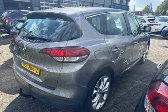 Renault Scénic (2017) thumbnail 2
