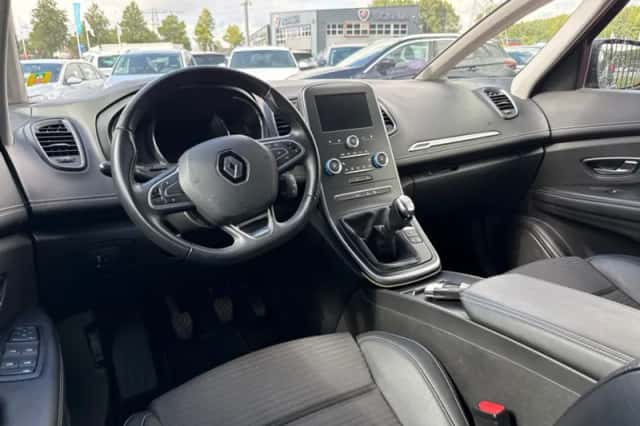 Renault Scénic (2017) thumbnail 3