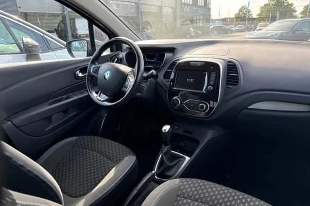 Renault Captur (2019) thumbnail 3