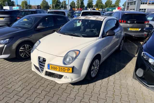 Alfa Romeo MiTo (2015) thumbnail 1