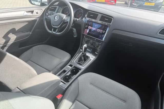 Volkswagen Golf (2017) thumbnail 3