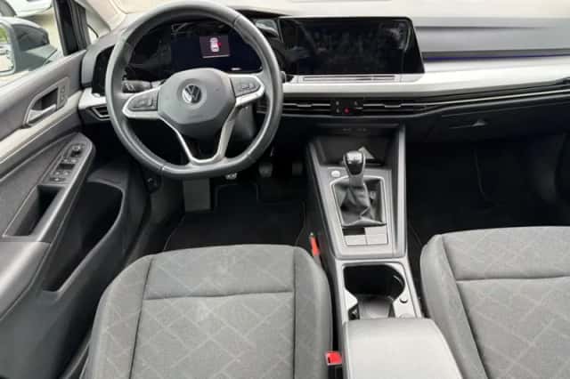 Volkswagen Golf (2022) thumbnail 3
