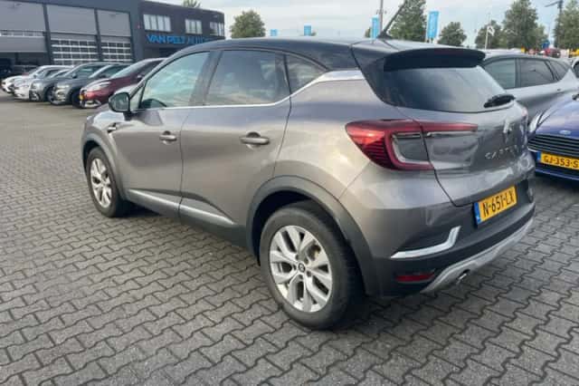 Renault Captur (2021) thumbnail 2