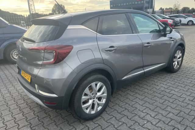 Renault Captur (2021) thumbnail 3