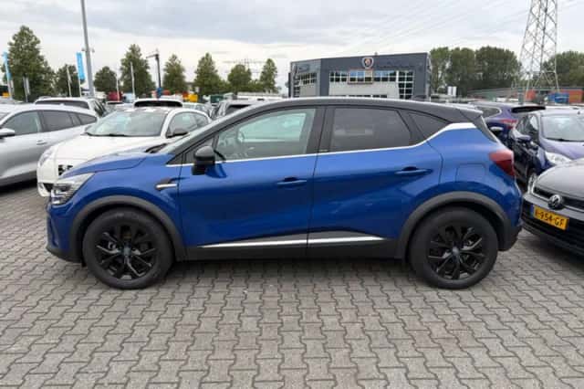Renault Captur (2021) thumbnail 2
