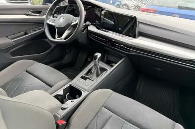 Volkswagen Golf (2021) thumbnail 2