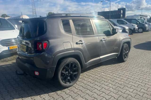Jeep Renegade (2018) thumbnail 3