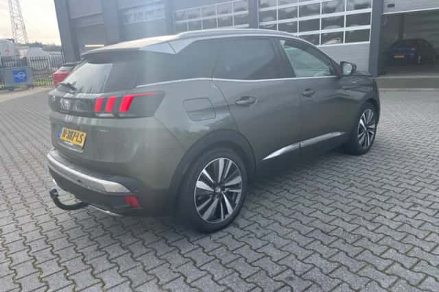 Peugeot 3008 (2020) thumbnail 3