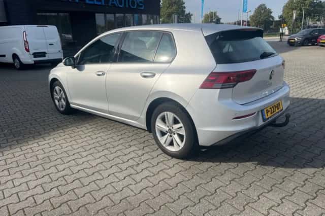 Volkswagen Golf (2021) thumbnail 2