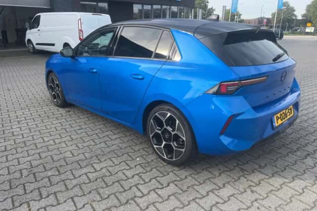 Opel Astra (2022) thumbnail 2