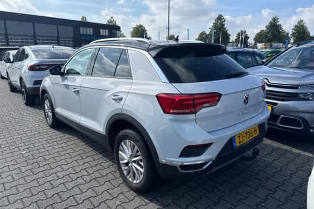 Volkswagen T-Roc (2019) thumbnail 2