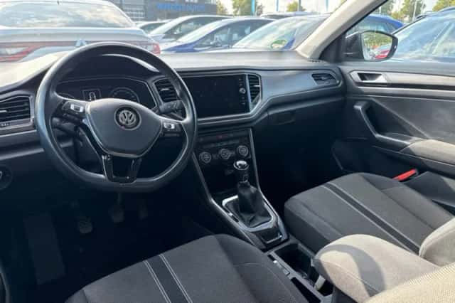 Volkswagen T-Roc (2019) thumbnail 3