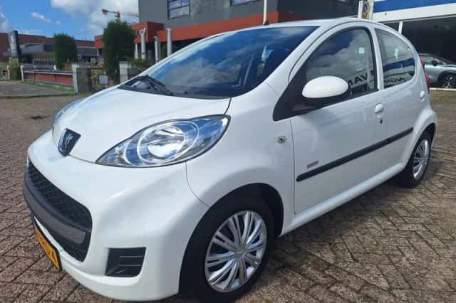 Peugeot 107 (2011) thumbnail 2