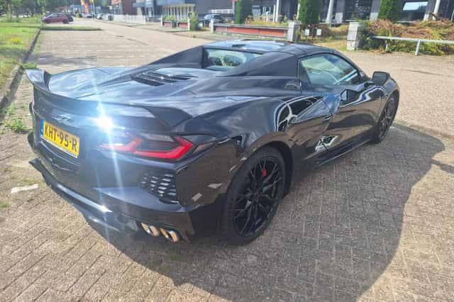 Chevrolet Corvette (2023) thumbnail 3