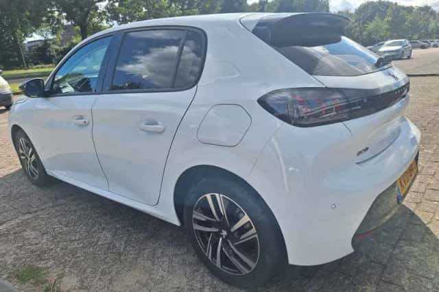 Peugeot 208 (2023) thumbnail 3