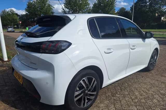 Peugeot 208 (2023) thumbnail 4