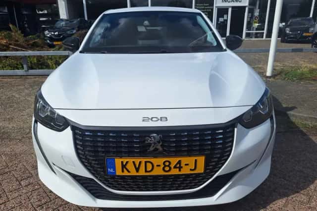 Peugeot 208 (2023) thumbnail 5
