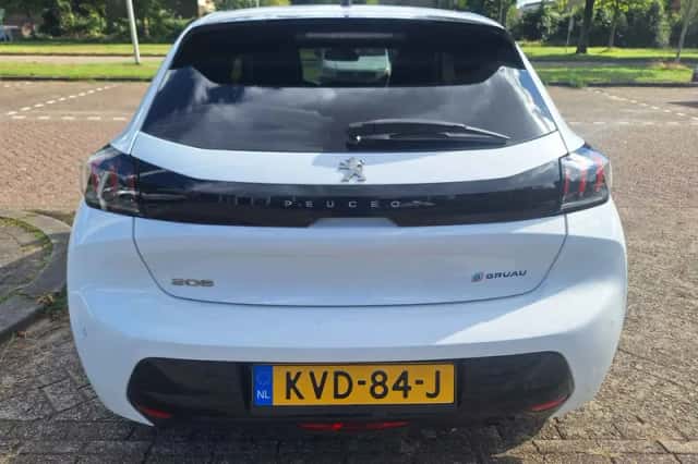 Peugeot 208 (2023) thumbnail 6