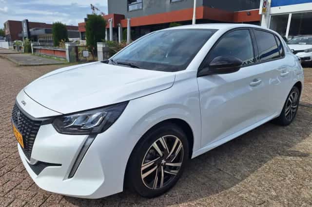 Peugeot 208 (2023) thumbnail 3