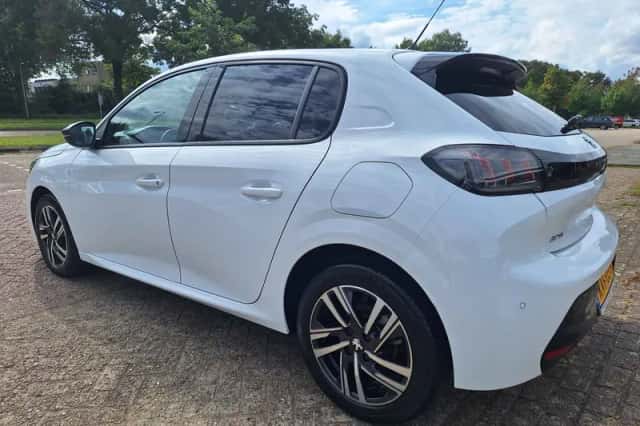 Peugeot 208 (2023) thumbnail 4