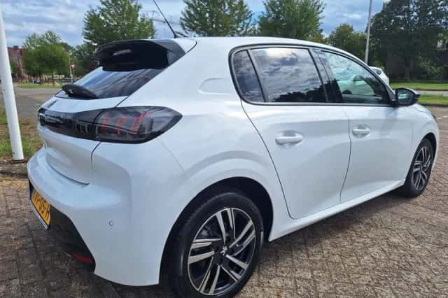 Peugeot 208 (2023) thumbnail 5