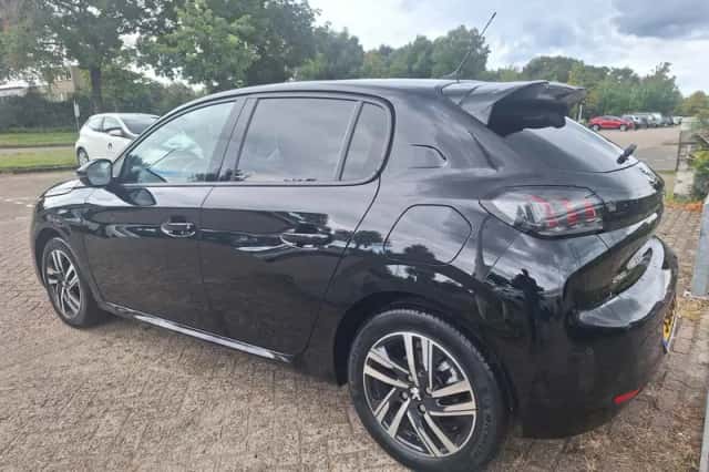 Peugeot 208 (2021) thumbnail 3