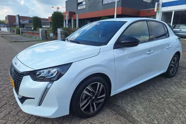 Peugeot 208 (2023) thumbnail 3