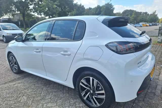 Peugeot 208 (2023) thumbnail 4