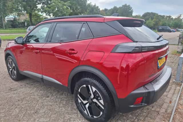 Peugeot 2008 (2024) thumbnail 4